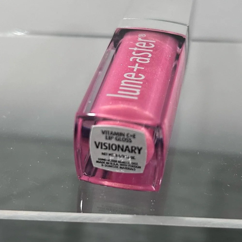 Lune & aster Pink Shimmer Lip Gloss- Visionary with Vitamin C & E - Picture 2 of 2